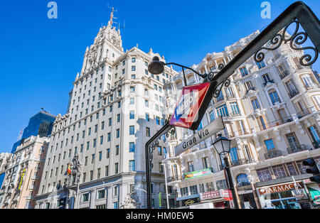 Spagna, Madrid, Centro, Edificio Telefónica e altri decorati sontuosamente grand edificious in Gran Via Foto Stock