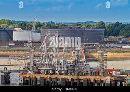 Fawley Oil Refinery Oil Containers Southampton UK Foto Stock