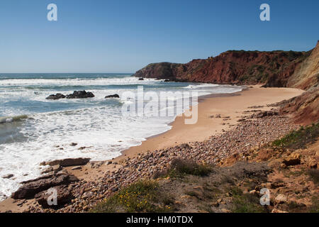 Vista sulla Spiaggia Amado, Algarve, PORTOGALLO Foto Stock