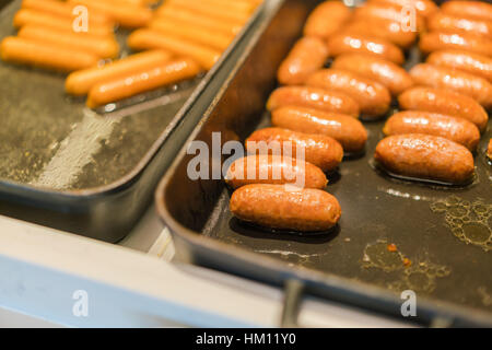 La prima colazione a buffet con salsicce Foto Stock