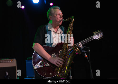 X esegue dal vivo al Roxy Theatre dotato di: Billy Zoom dove: Los Angeles, California, Stati Uniti quando: 30 Dic 2016 Credit: Charlie Steffens/WENN.com Foto Stock