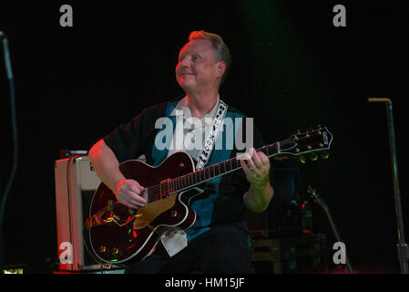 X esegue dal vivo al Roxy Theatre dotato di: Billy Zoom dove: Los Angeles, California, Stati Uniti quando: 30 Dic 2016 Credit: Charlie Steffens/WENN.com Foto Stock