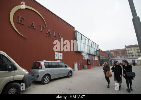 Torino Piemonte, Italia. 27 gennaio, 2017. Eataly è di dieci anni, festa di compleanno del prestigioso marchio italiano di cucina italiana e internazionale in sede di Eataly. Credito: Stefano Guidi/ZUMA filo/Alamy Live News Foto Stock