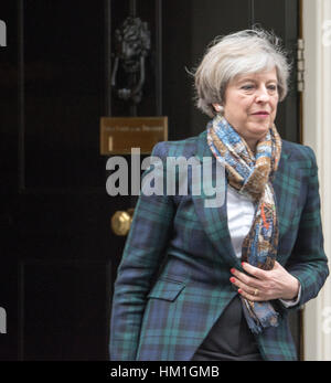 Londra, Regno Unito. 31 gennaio, 2017. Il primo ministro, foglie 10 di Downing Street per il dibattito Brexit Credito: Ian Davidson/Alamy Live News Foto Stock