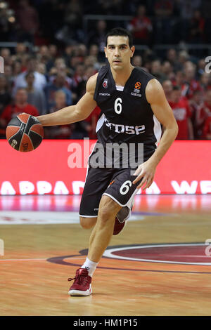 Bamberg's Nikolaos Zisis durante l'Eurolega di basket gioco tra Brose Bamberg e Real Madrid in Arena Nuernberg in Nuremberg, Germania, 25 gennaio 2017. Foto: Daniel Karmann/dpa Foto Stock