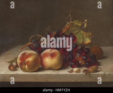 Il dipinto STILL Life intitolato Stillleben mit Trauben und Pfirsichen di Johann Wilhelm Preyer, creato nel XIX secolo, presenta una rappresentazione realistica di uva e pesche. L'opera è un ottimo esempio della maestria di Preyer nell'arte della natura morta, che mostra la sua abilità nel catturare texture, luce e forma in questa composizione naturalistica. Foto Stock