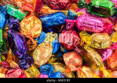 CHESTER, Regno Unito - 28 GENNAIO 2017: un close-up di Nestlé Quality Street cioccolatini Foto Stock