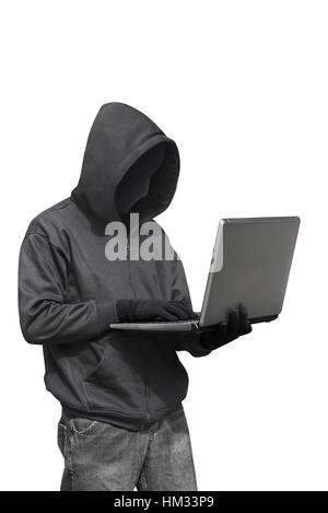 Hacker con maschera anonimo con laptop stando isolati contro uno sfondo bianco Foto Stock