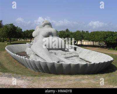 Jalakanyaka Mermaid scultura alla spiaggia Shanghumugham. Trivandrum , Kerala, India. Creato dal pluripremiato scultore Kanayi Kunhiraman. Calcestruzzo 1990 Foto Stock