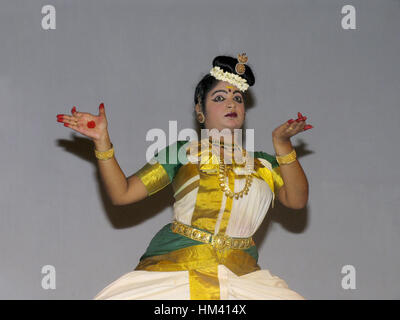 Il Bharata Natyam attore durante il festival di Onam, Trivandrum , Kerala, India Foto Stock