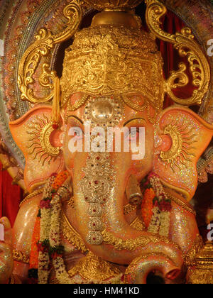 Statua del Signore Ganesh adorato nel Maharashtra durante Ganesh festival. Foto Stock