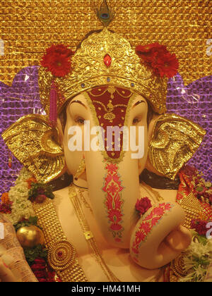 Statua del Signore Ganesh adorato nel Maharashtra durante Ganesh festival. Foto Stock