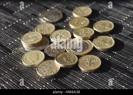 Uno e due monete lira sterlina britannica valuta Foto Stock