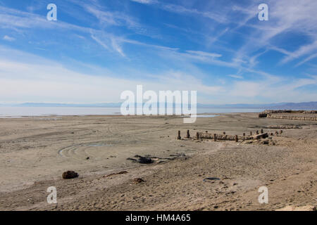 Spiaggia deserta siccità al Salton Sea nel deserto della California Foto Stock