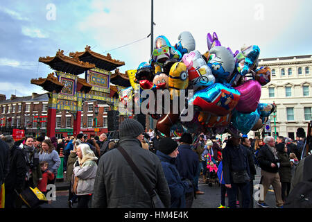 Liverpool, Regno Unito. Il 29 gennaio, 2017. Capodanno cinese a Liverpool il quartiere Chinatown. Credito: Ken Biggs/Alamy Live News Foto Stock