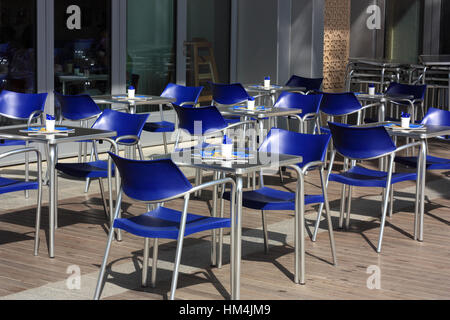 Il tavolo da pranzo insieme in openair cafe Foto Stock