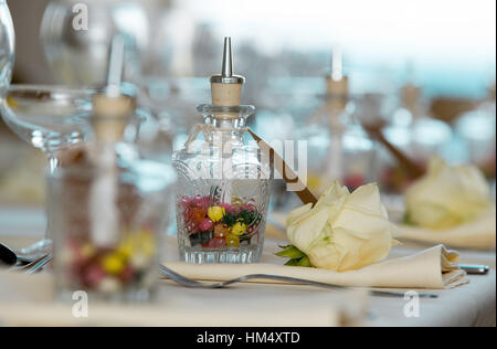 Bomboniere e decorazioni sul display a un matrimonio in Sussex, Regno Unito. Foto Stock