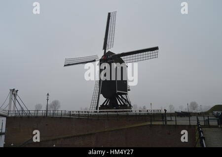 Il mulino a vento di legno in Heusden, Olanda Foto Stock