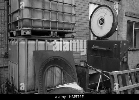 AFC scrapyard sulla strada della stazione, Alston, Cumbria Foto Stock