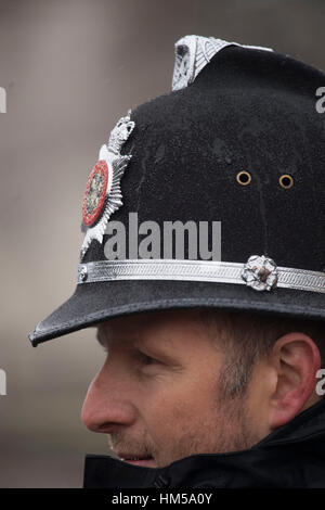 A sud del Galles ufficiale di polizia del casco. Foto Stock