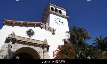 SANTA BARBARA, California, USA - Oct 8th, 2014: Storico County Courthouse nel soleggiato sud della CA Foto Stock