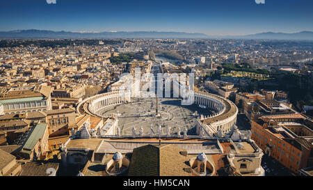 Vista di Roma dalla cupola della Basilica di San Pietro, Italia, Roma Vaticano Foto Stock