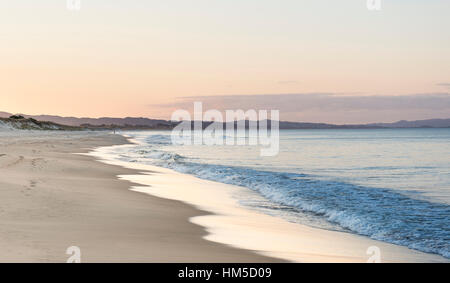 Spiaggia al tramonto, Waipu, Northland e Nuova Zelanda Foto Stock