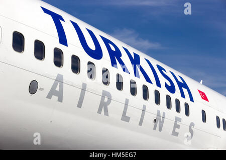 Berlino, Germania - 21 Maggio: Close up di un Turkish Airlines Boeing 737-800 presso il salone aerospaziale internazionale ILA su maggio 21nd, 2014 a Berlino, Ger Foto Stock