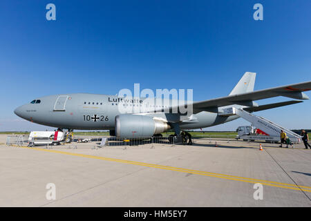 Berlino, Germania - 22 Maggio: Tedesco Air Force Airbus A310 presso il salone aerospaziale internazionale ILA su maggio 22nd, 2014 a Berlino, Germania. Foto Stock