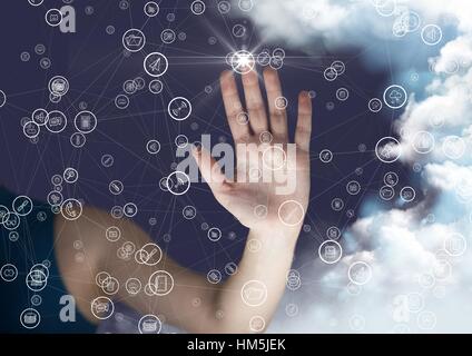 Donna che utilizza digitale sullo schermo di interferenza Foto Stock