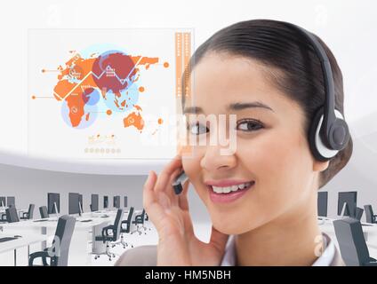 Immagine composita del customer service executive con World map interface Foto Stock