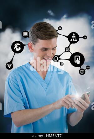 Medico utilizzando il telefono cellulare con l'icona applicazione Foto Stock