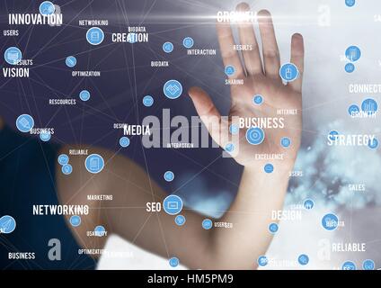 Imprenditore toccando generati digitalmente le icone di collegamento Foto Stock