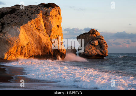 Roccia di Afrodite (Petra tou Romiou), vicino a Paphos, Cipro Foto Stock