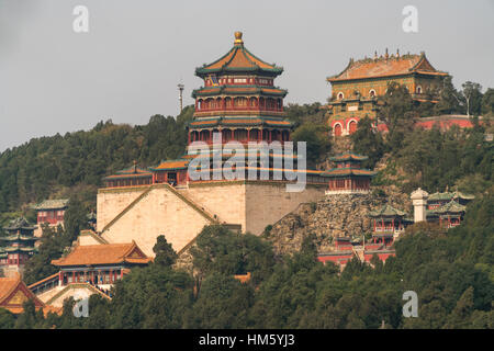 Longevità Hill con torre di incenso buddista, il Summer Palace, Pechino, Repubblica Popolare di Cina e Asia Foto Stock