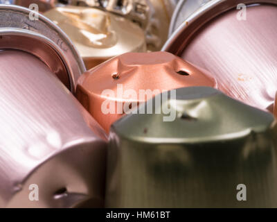 Una collezione di diverso colore utilizzato uno utilizzare cialde di caffè per un nespresso montare Foto Stock