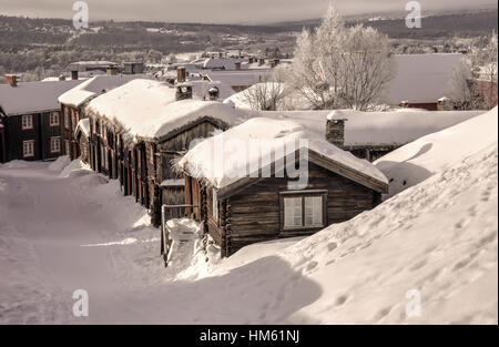 Rognan, una piccola città della Norvegia a nord del Circolo Polare Artico situato sul lungomare dal Foto Stock