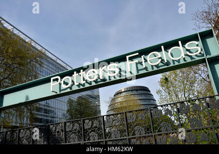 Potter i campi nelle vicinanze del Londra London Bridge, London, Regno Unito Foto Stock