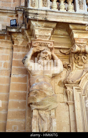 Museo della Cattedrale di Mdina Malta Vecchia Capitale e città silenziosa attesa gigante mantenendo la porta di ingresso porta RM Mondo Foto Stock