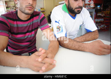 Il siriano profughi in Turchia. - 17/08/2011 - Turchia - Thoses rifugiati fuggiti dal loro accampamento temporaneamente, il tempo di controllare il loro amico all'ospedale centrale in Antakya. - Chris Huby / Le Pictorium Foto Stock