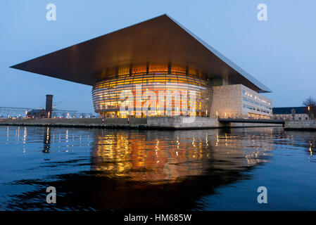 La Opera House di notte, Copenhagen, Danimarca Foto Stock