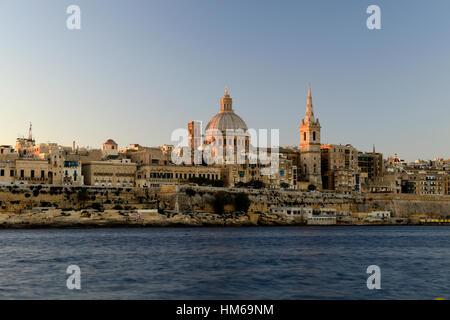 La Valletta skyline di San Paolo Cattedrale Anglicana chiesa carmelitana a Sliema Malta Città Capitale sito patrimonio mondiale del turismo mondiale RM Foto Stock