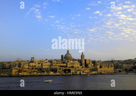 La Valletta skyline di San Paolo Cattedrale Anglicana chiesa carmelitana a Sliema Malta Città Capitale sito patrimonio mondiale del turismo mondiale RM Foto Stock