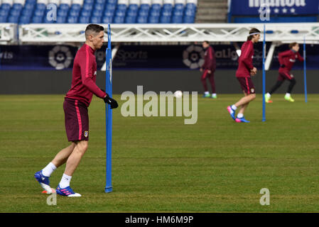 Madrid, Spagna. 31 gennaio, 2017. Atlético de Madrid 's Fernarndo Torres, a sinistra nella foto durante una sessione di formazione in anticipo di Copa del Rey corrispondono con FC Barcellona. Credito: Jorge Sanz/Pacific Press/Alamy Live News Foto Stock