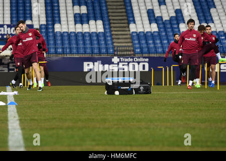 Madrid, Spagna. 31 gennaio, 2017. Atlético de Madrid 's giocatori nella foto durante una sessione di formazione in anticipo di Copa del Rey corrispondono con FC Barcellona. Credito: Jorge Sanz/Pacific Press/Alamy Live News Foto Stock