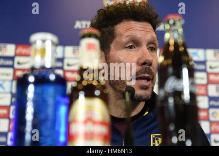 Madrid, Spagna. 31 gennaio, 2017. Atlético de Madrid allenatore Diego Simeone partecipa a una conferenza stampa davanti a Copa del Rey semi-finale prima gamba match contro FC Barcellona a stadio Vicente Calderón di Madrid in Spagna. Credito: Jorge Sanz/Pacific Press/Alamy Live News Foto Stock