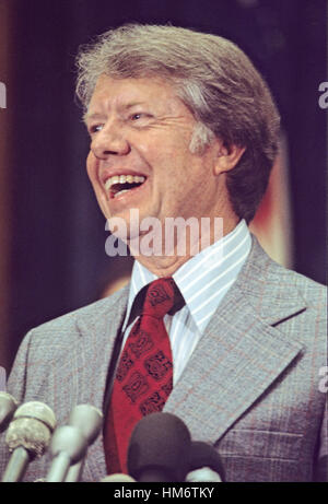 Governatore Jimmy Carter (Democratico della Georgia), un candidato per il 1976 nomination democratica per la Presidenza degli Stati Uniti, parla prima di noi Assemblea soci e dipendenti nella Rayburn House Office Building di Washington il 15 maggio 1976. Foto Stock