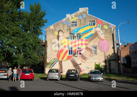 Parete colorata arte su un vecchio edificio, Kaunas, Lituania Foto Stock