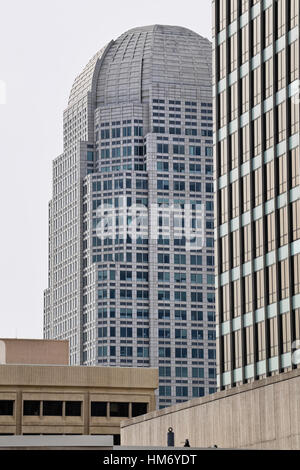 Wells Fargo Center, 100 N Main St, Winston-Salem, NC edificio in background. Edificio più alto in Winston Salem. Progettato da Petronas Towers architetto Foto Stock