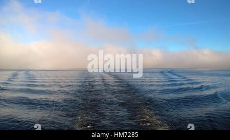 Mist Clearing su Loch Ness Foto Stock